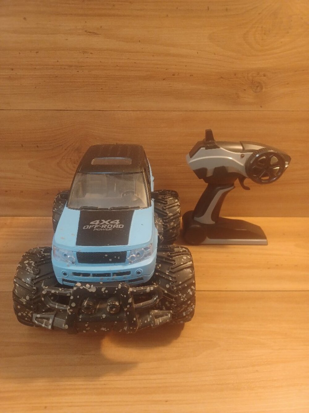 1:14 Scale RC Mud Off - Rod 4x4 Race Truck